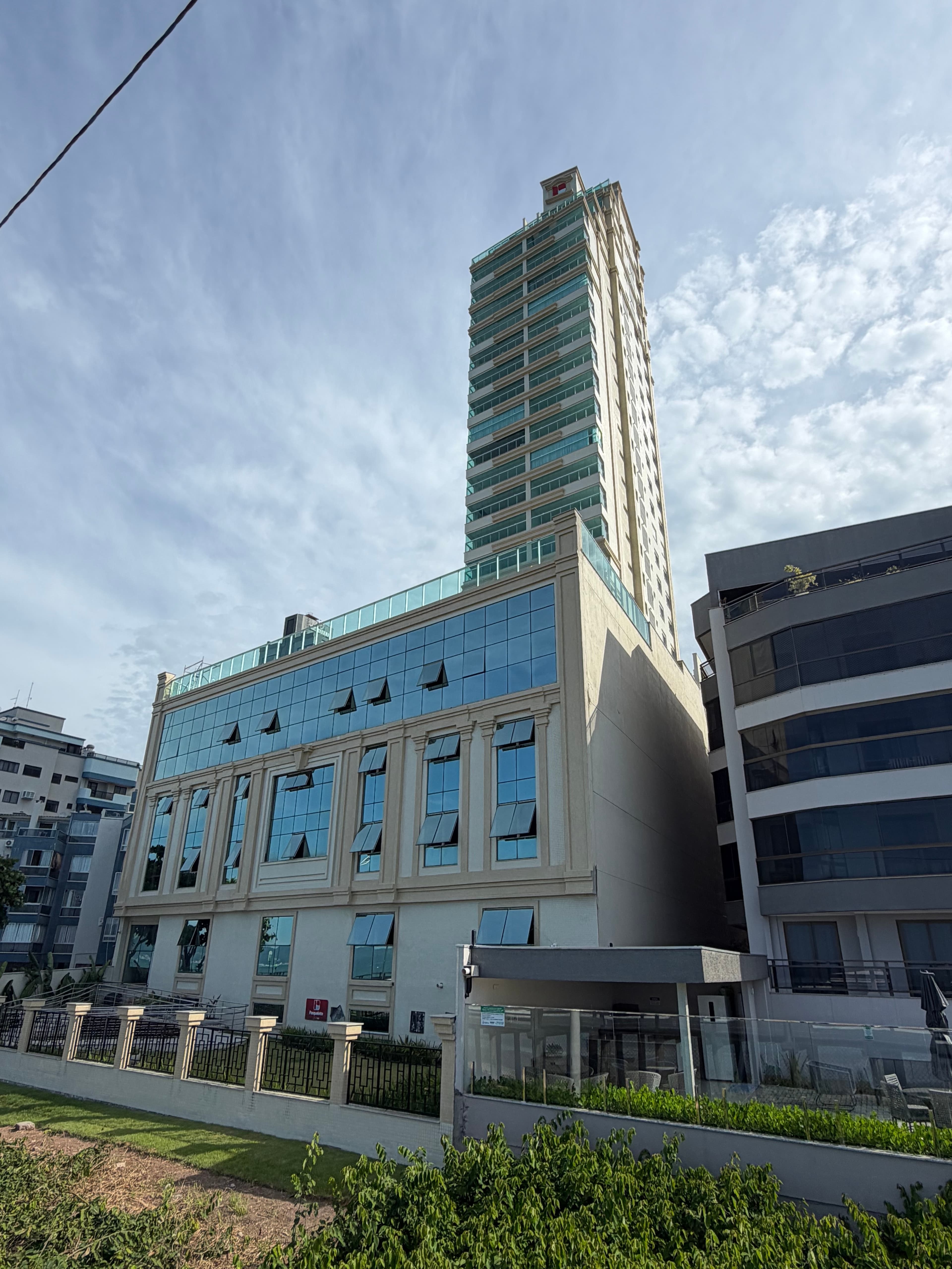 Edifício Lumiere - Apartamento 2201 Frente Mar